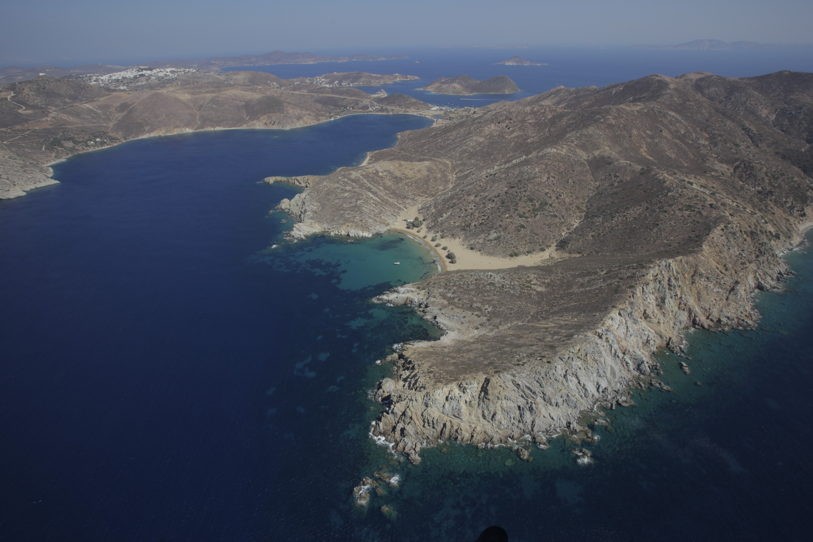 Ενα βιβλίο για την Πάτμο από ψηλά, όπως θα την έβλεπε ένα γλαροπούλι-3
