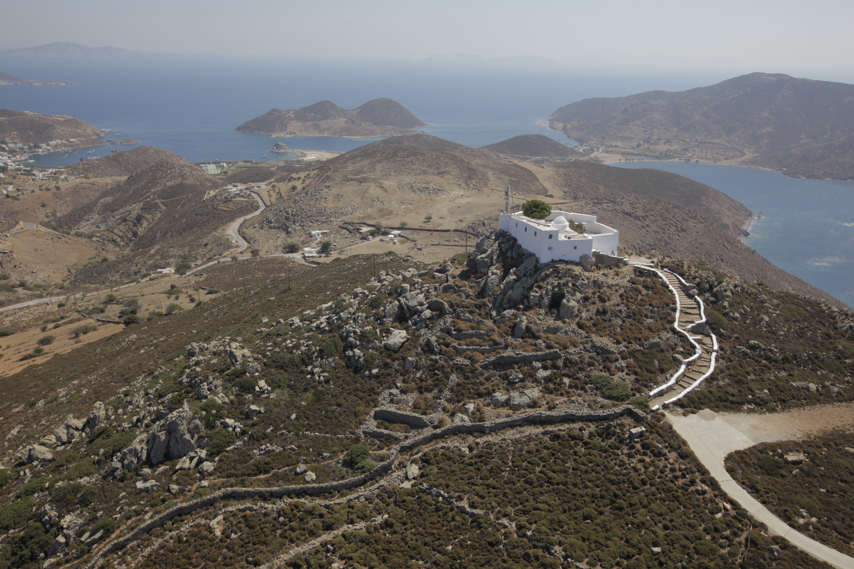 Ενα βιβλίο για την Πάτμο από ψηλά, όπως θα την έβλεπε ένα γλαροπούλι-2