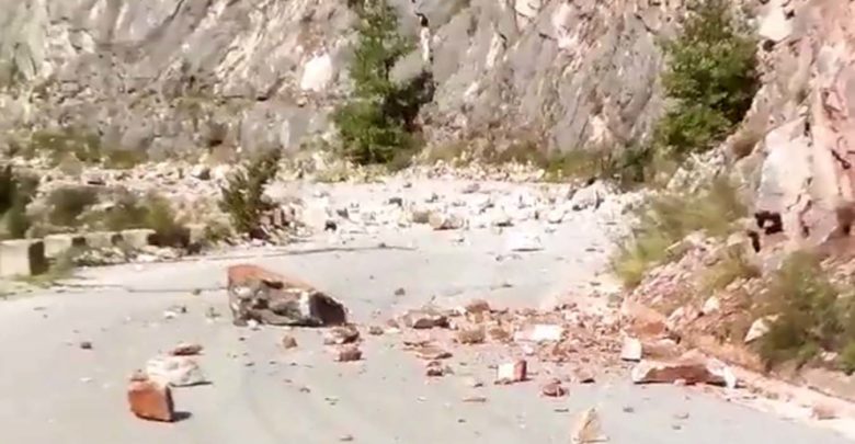 Ισχυρή σεισμική δόνηση 5 Ρίχτερ στα Τρίκαλα – Kατολισθήσεις σε επαρχιακούς δρόμους (φωτογραφίες)-1