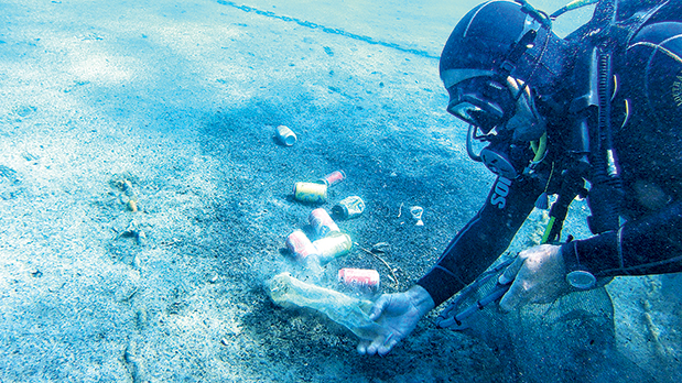 Χρύσανθος  Χόρμπας: Δύτης, ιδρυτής της ομάδας «We Dive We Clean»-2