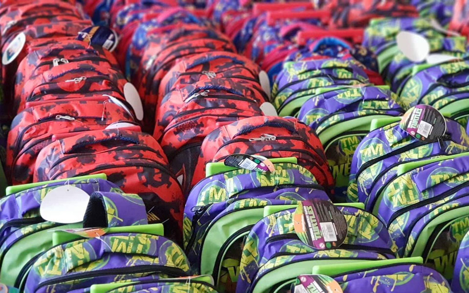 3.000 ολοκληρωμένα πακέτα σχολικών ειδών σε πυρόπληκτες περιοχές-1