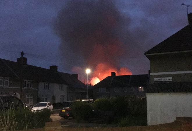 Πυρκαγιά σε δημοτικό σχολείο στο Λονδίνο (φωτογραφίες)-1