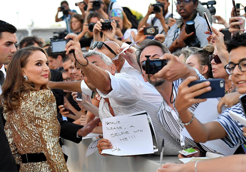 Αυτές οι στιγμές από το Φεστιβάλ Βενετίας θα σε κάνουν να λατρέψεις την Natalie Portman-2