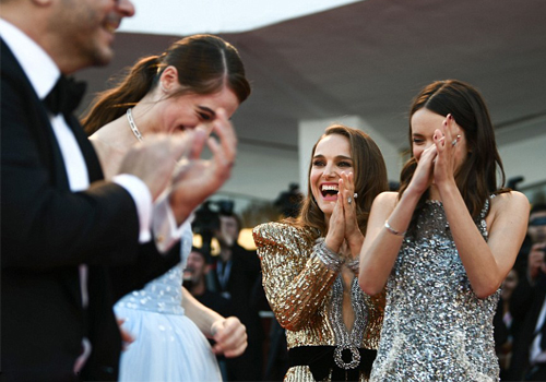 Αυτές οι στιγμές από το Φεστιβάλ Βενετίας θα σε κάνουν να λατρέψεις την Natalie Portman-6