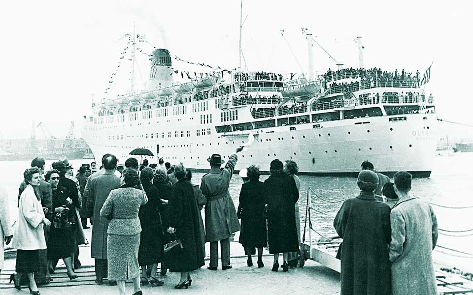 Μια έκθεση στη Σύρα μάς κάνει «επιβάτες» στο κατάστρωμα της Ιστορίας-1