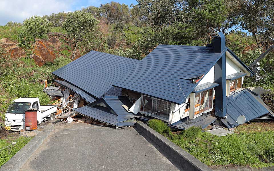 Ιαπωνία: 11 νεκροί, δεκάδες αγνοούμενοι μετά τον σεισμό των 6,6 Ρίχτερ-7