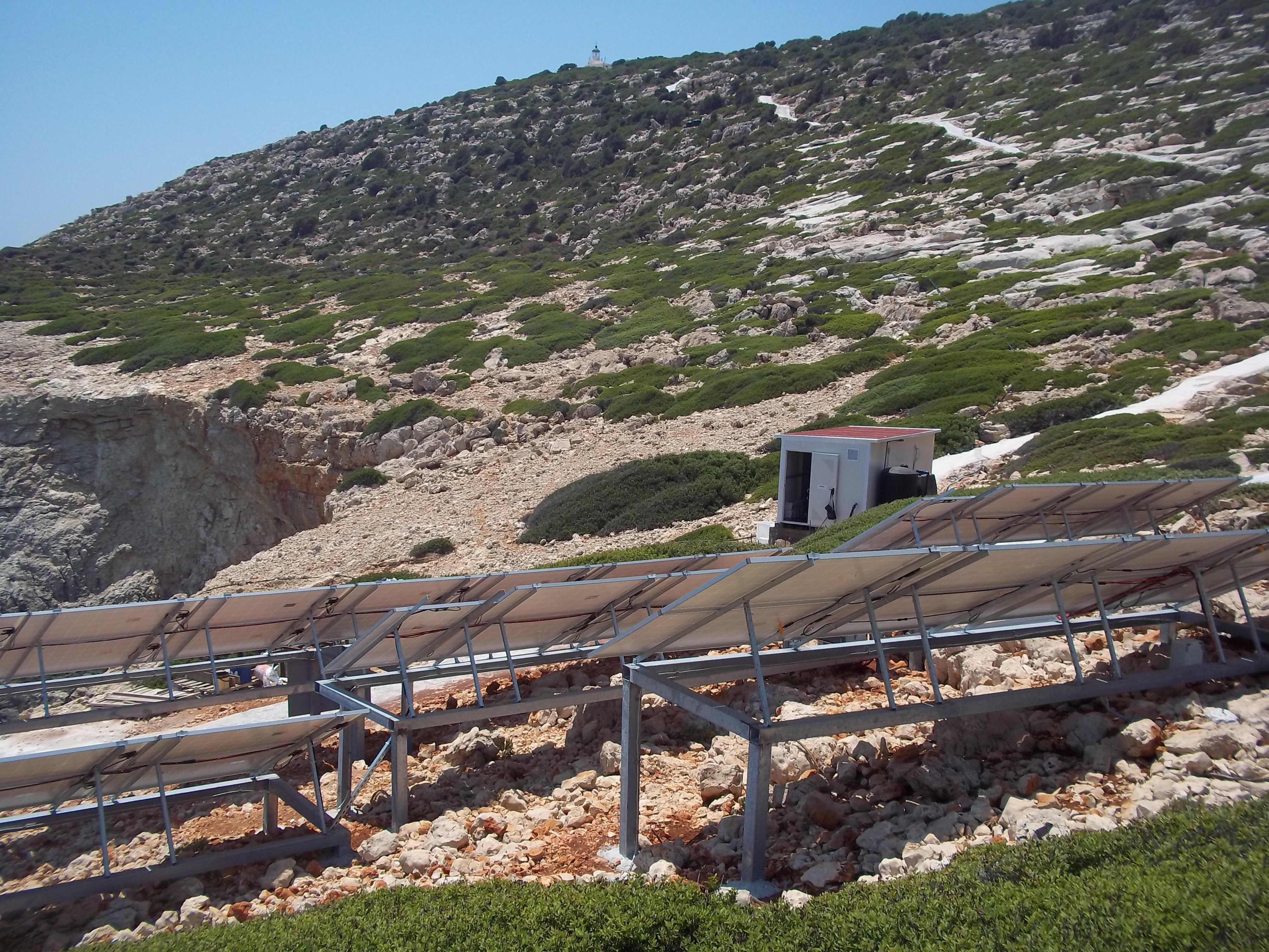 Αφαλάτωση αποκλειστικά με ηλιακή ενέργεια-1