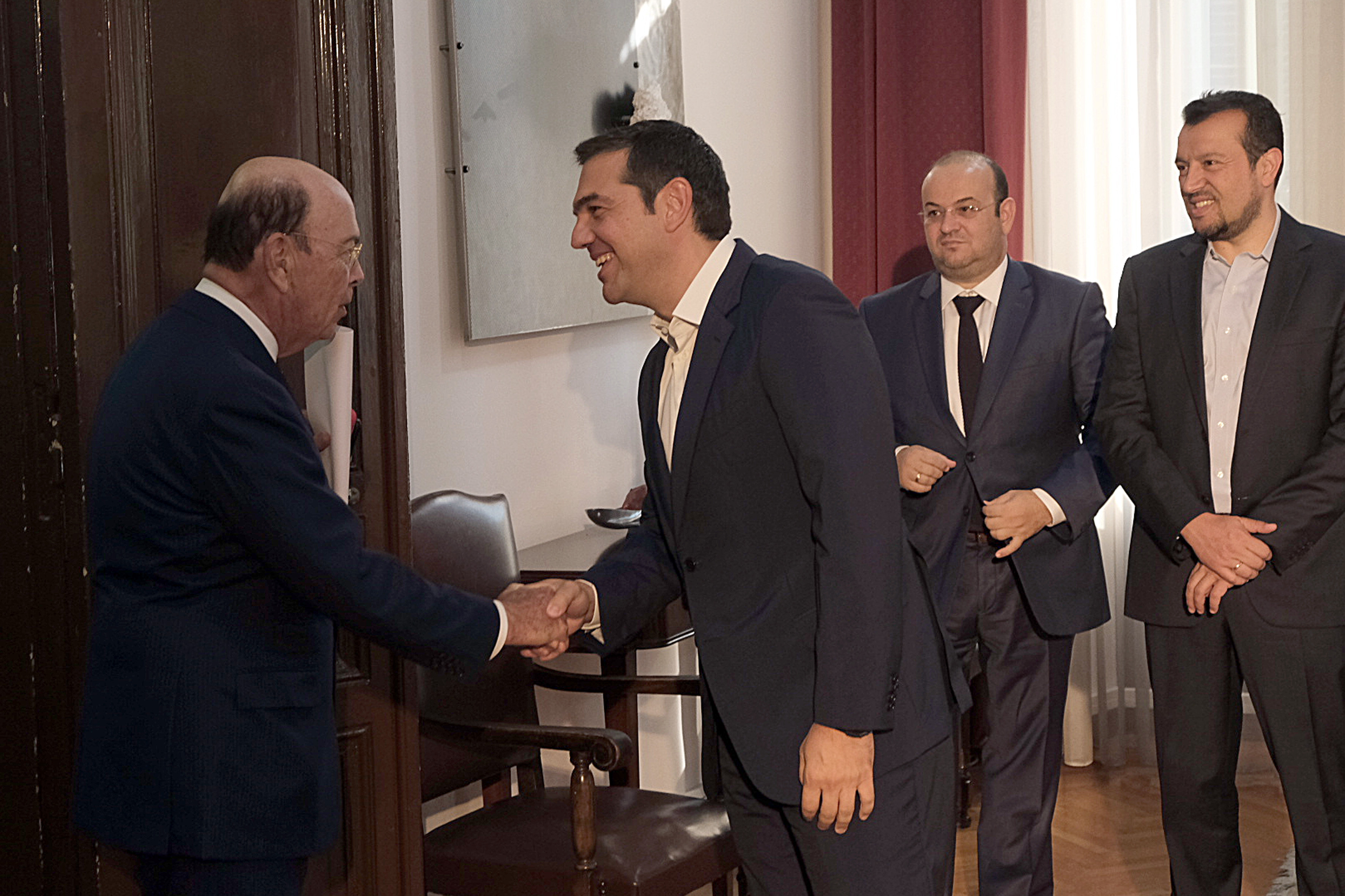 Αμερικανός υπουργός Εμπορίου: Οι ΗΠΑ στηρίζουν την Ελλάδα και την οικονομία της-1