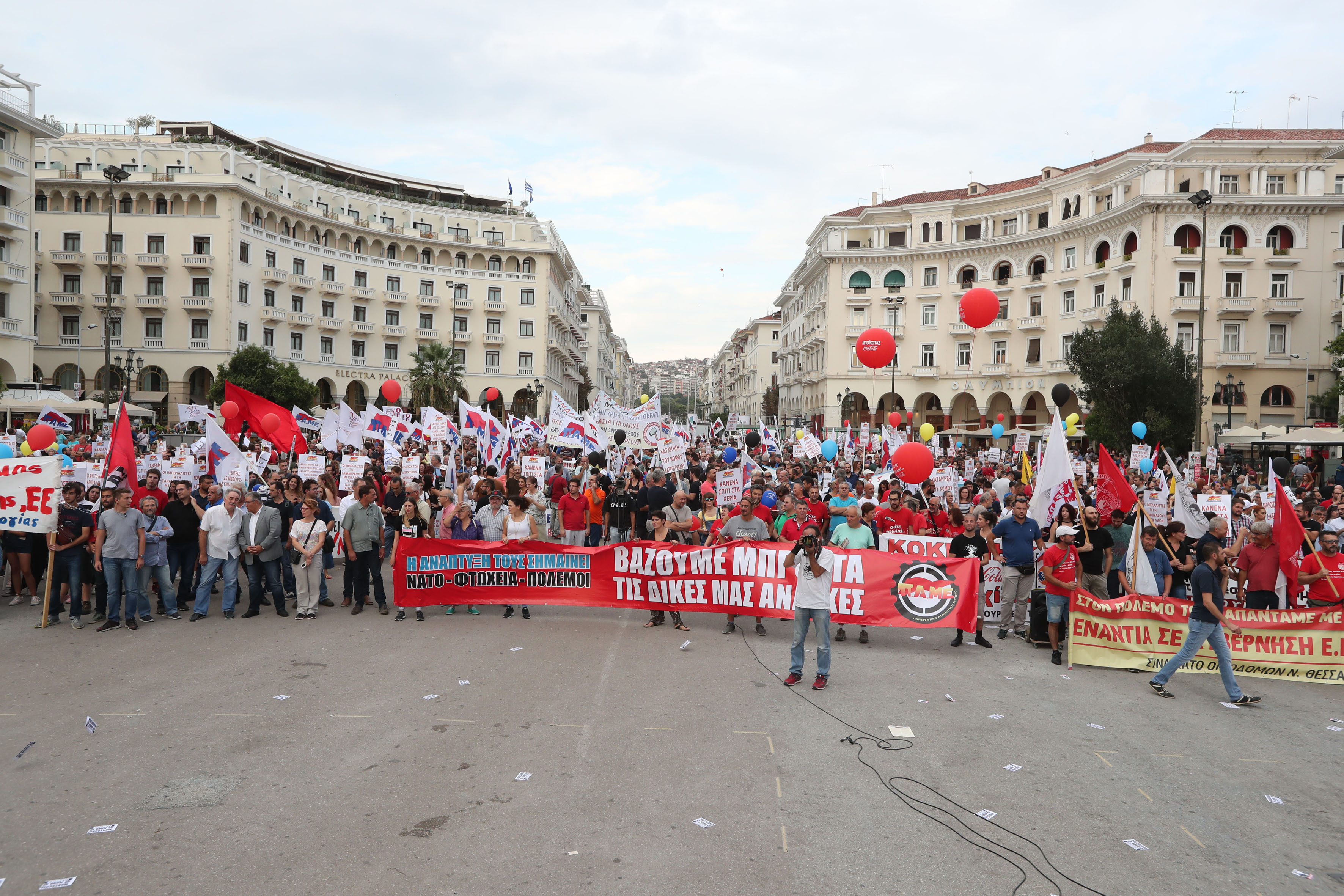 Καρέ καρέ τα επεισόδια στη Θεσσαλονίκη (φωτογραφίες – βίντεο)-12
