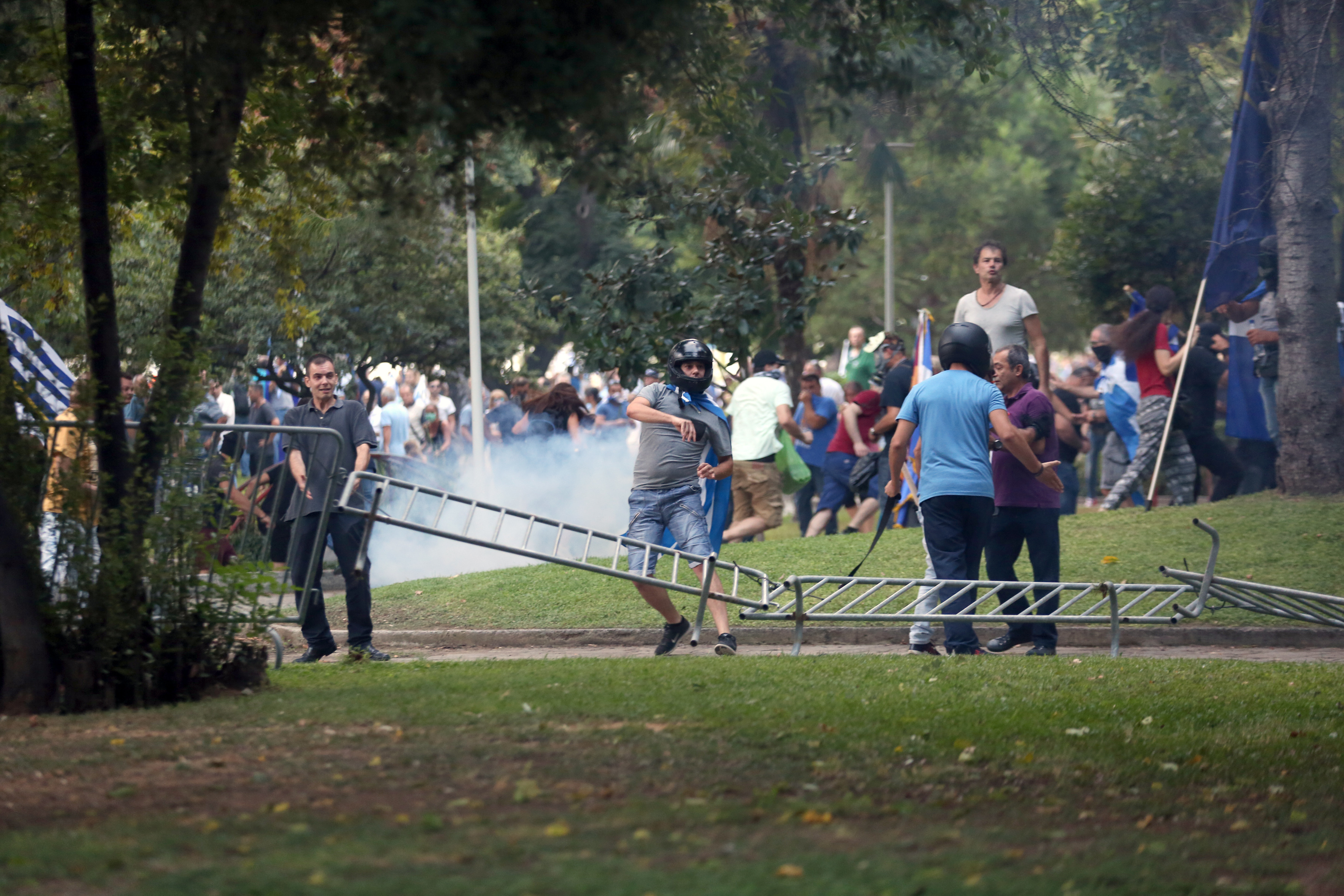 Καρέ καρέ τα επεισόδια στη Θεσσαλονίκη (φωτογραφίες – βίντεο)-5