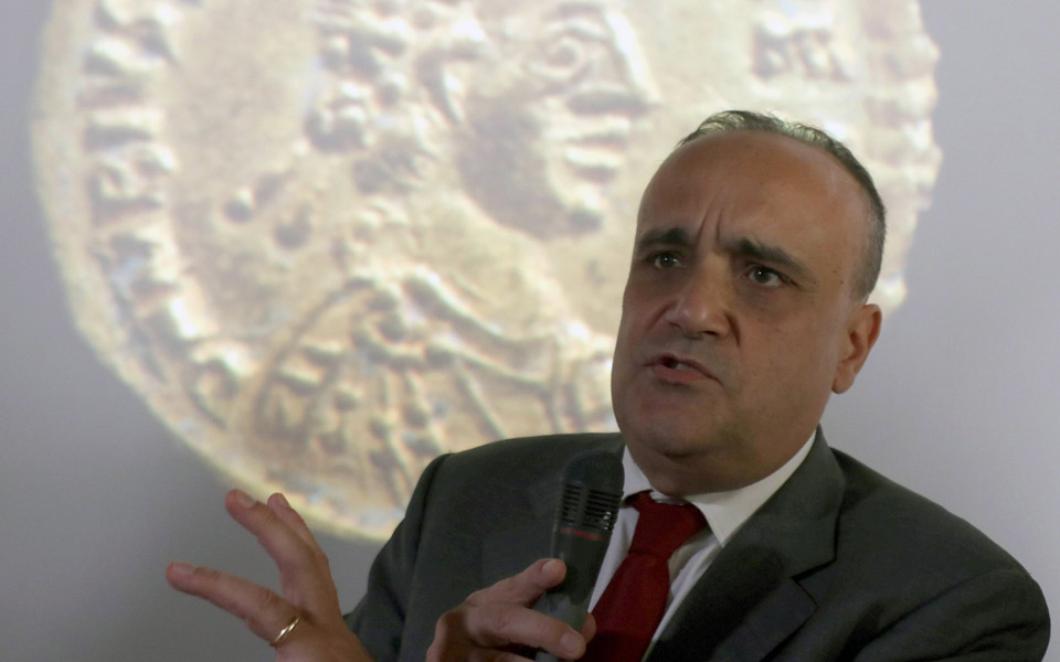 Ιταλία: Εκατοντάδες χρυσά ρωμαϊκά νομίσματα εντοπίστηκαν σε αρχαίο θέατρο στο Κόμο-2