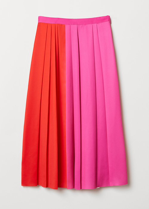 Αυτή η φούστα μόλις κυκλοφόρησε από τα H&M και έχει γίνει ανάρπαστη-4