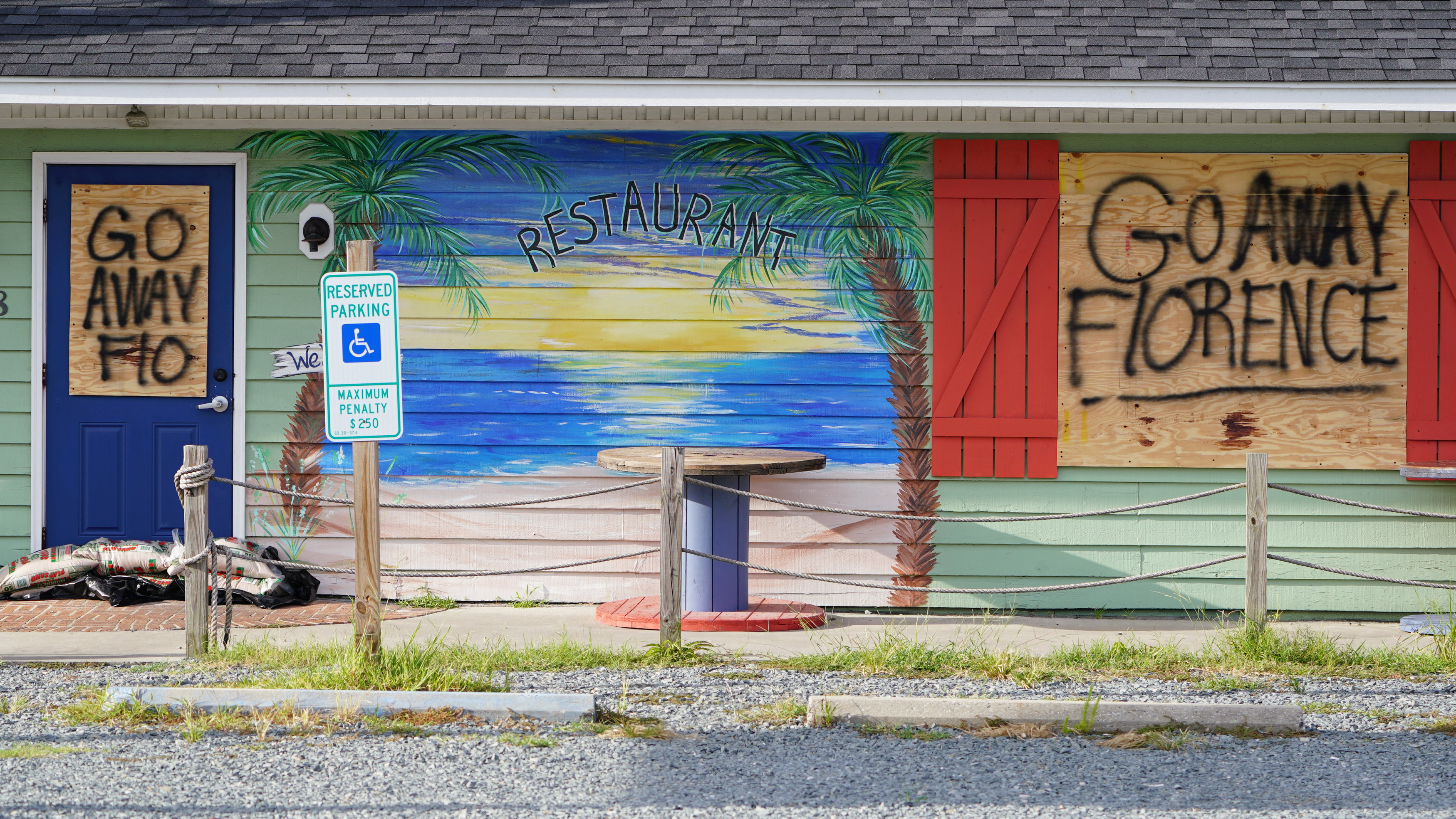 Συνεχίζει να απειλεί ο τυφώνας Φλόρενς – Εξι πυρηνικά εργοστάσια βρίσκονται στο πέρασμά του-3