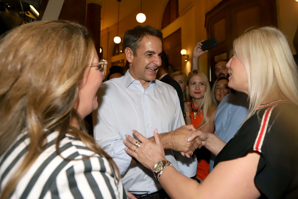 Ο Κυριάκος Μητσοτάκης έκανε βόλτα στη Θεσσαλονίκη -Μίλησε με νέους, φωτογραφήθηκαν-5