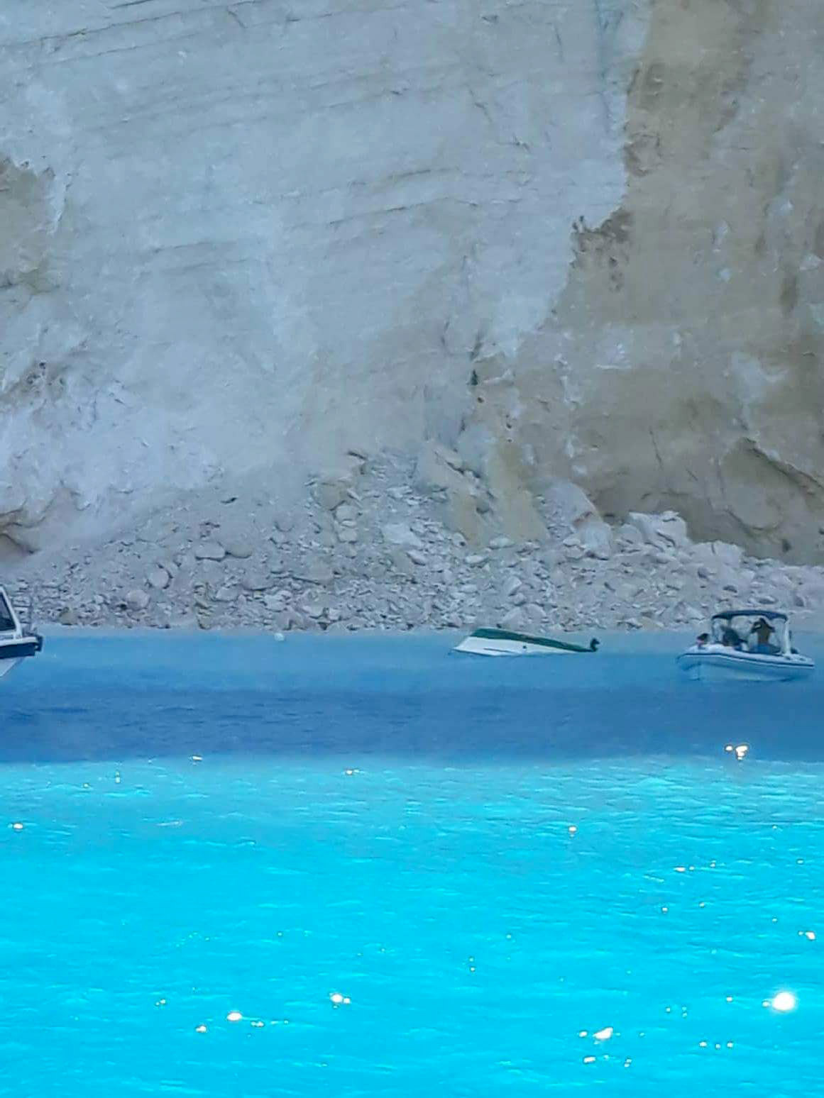 Μαρτυρίες μετά την κατολίσθηση στη Ζάκυνθο: «Επεφταν κομμάτια βράχων σε τρία στάδια»-1