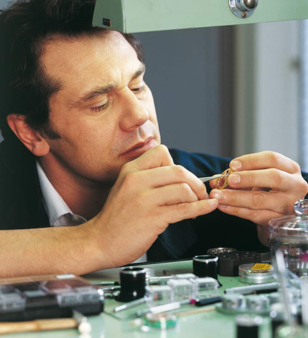 H CHANEL αποκτά μερίδιο στην Montres Journe SA.-1