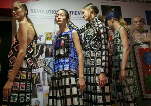 Backstage στο σόου για τα 10χρονα της Mary Katrantzou-5