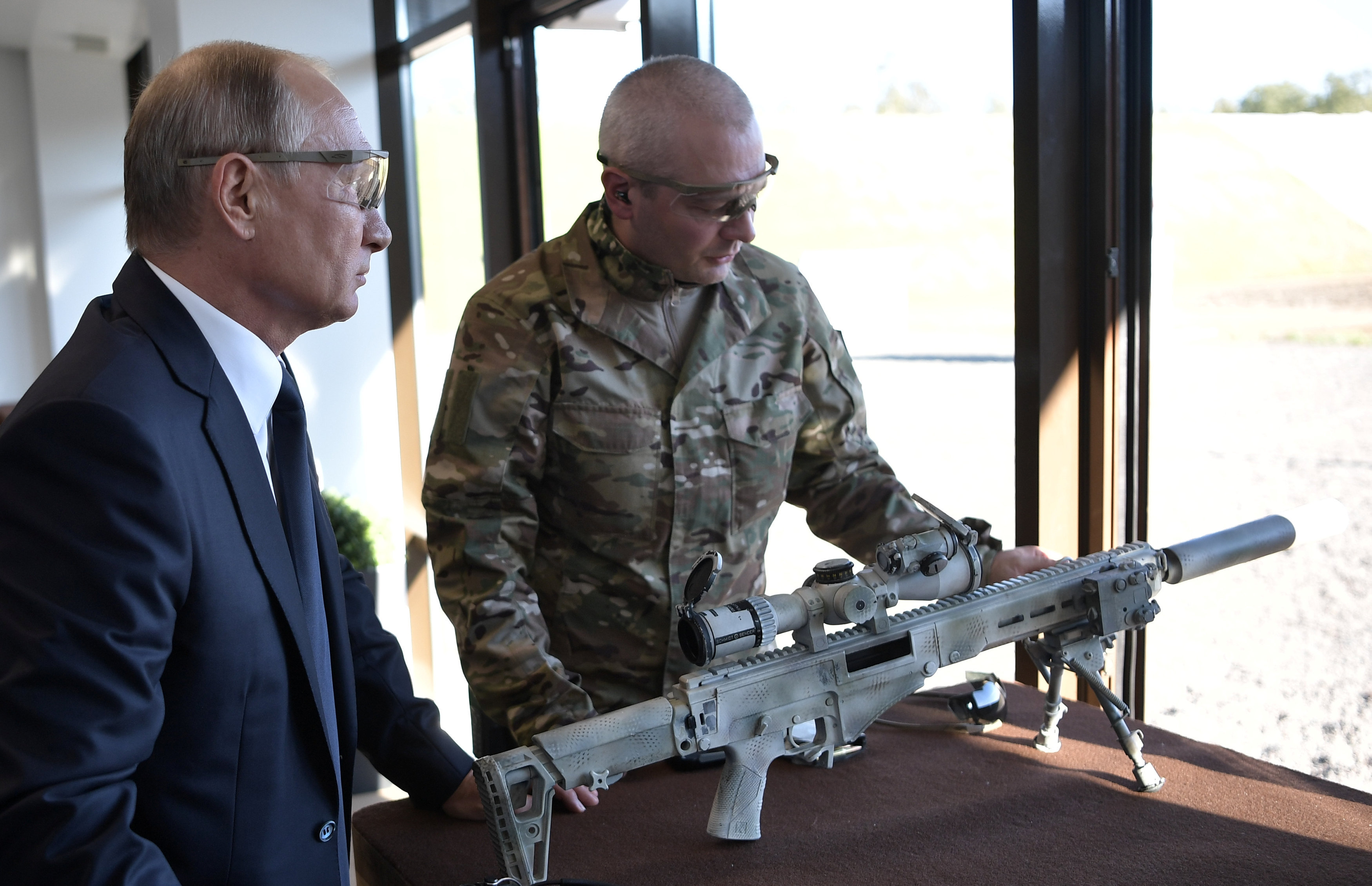 Ο Πούτιν επιδεικνύει το ταλέντο του στη σκοποβολή-3