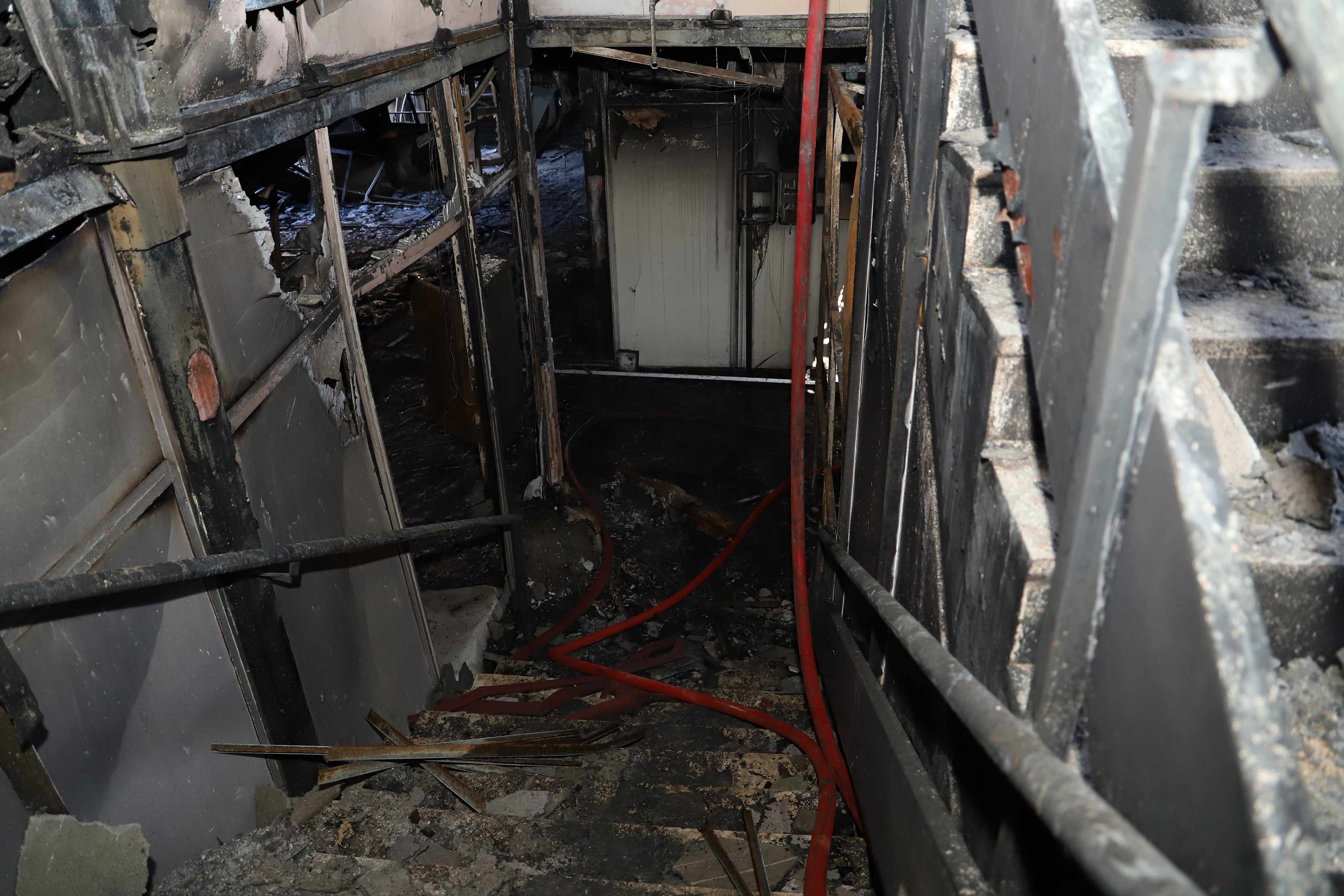 Εικόνες καταστροφής μετά την πυρκαγιά στο πανεπιστήμιο Κρήτης – Αρχισαν οι μετρήσεις για την ατμοσφαιρική ρύπανση-2