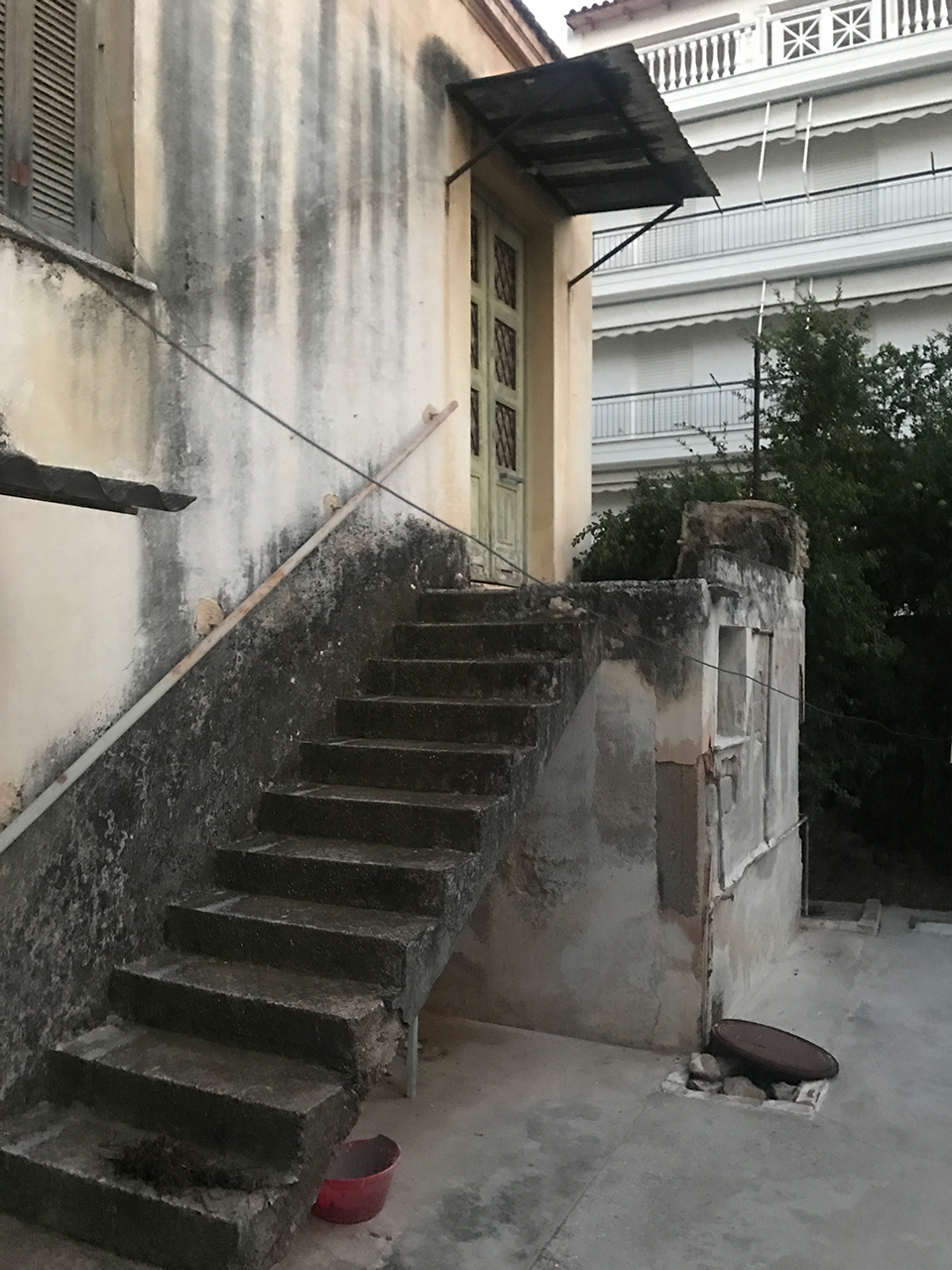 Αναζητώντας ιστορίες στα στενά του Βύρωνα-1