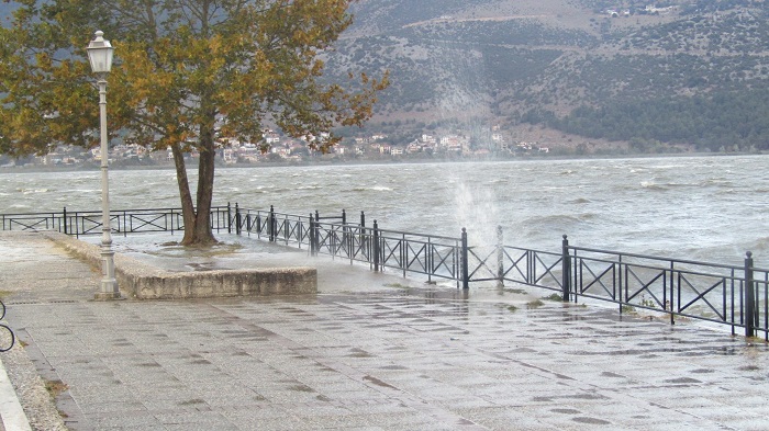 Εκατοντάδες κλήσεις στην Πυροσβεστική, διακοπές ρεύματος και κλειστά σχολεία λόγω της κακοκαιρίας «Ξενοφών» (φωτογραφίες)-9