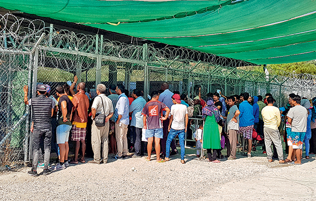 «Περίμενε», η πιο γνωστή λέξη στη Μόρια-2
