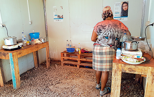 «Περίμενε», η πιο γνωστή λέξη στη Μόρια-1