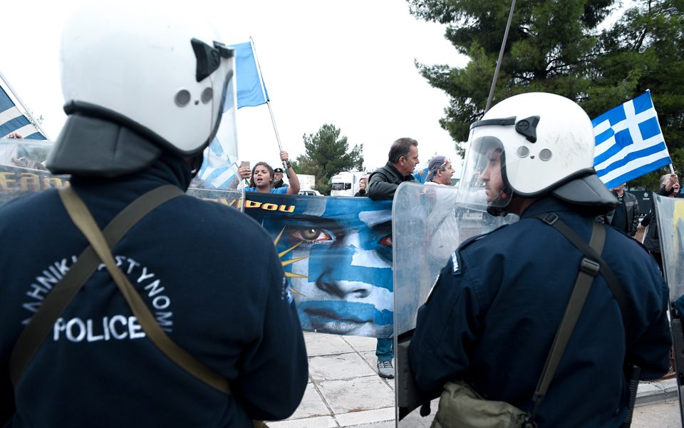 Συγκέντρωση διαμαρτυρίας στο τελωνείο Ευζώνων για το δημοψήφισμα στην ΠΓΔΜ (φωτογραφίες)-4