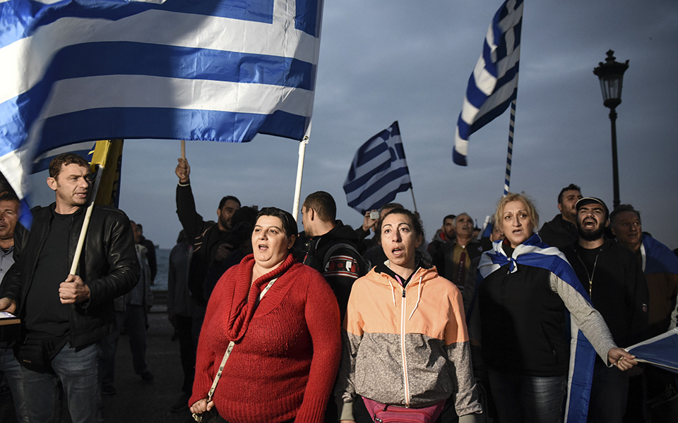Πορεία κατά της συμφωνίας των Πρεσπών στη Θεσσαλονίκη (φωτογραφίες)-4