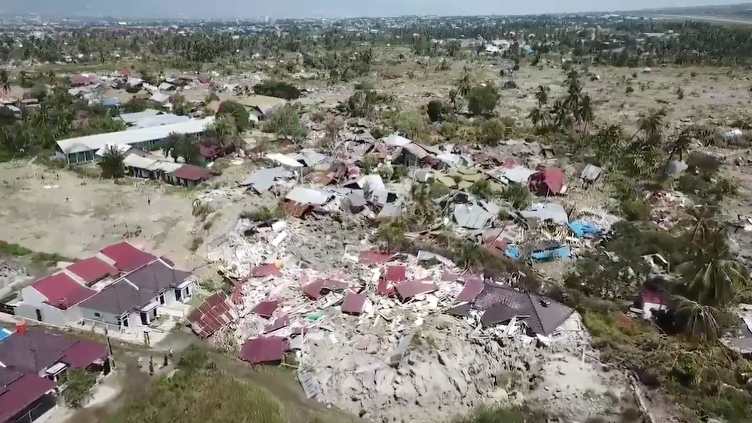 Αλλαξε ο «χάρτης» της Ινδονησίας μετά τον φονικό σεισμό των 7,5 Ρίχτερ (φωτογραφίες)-6