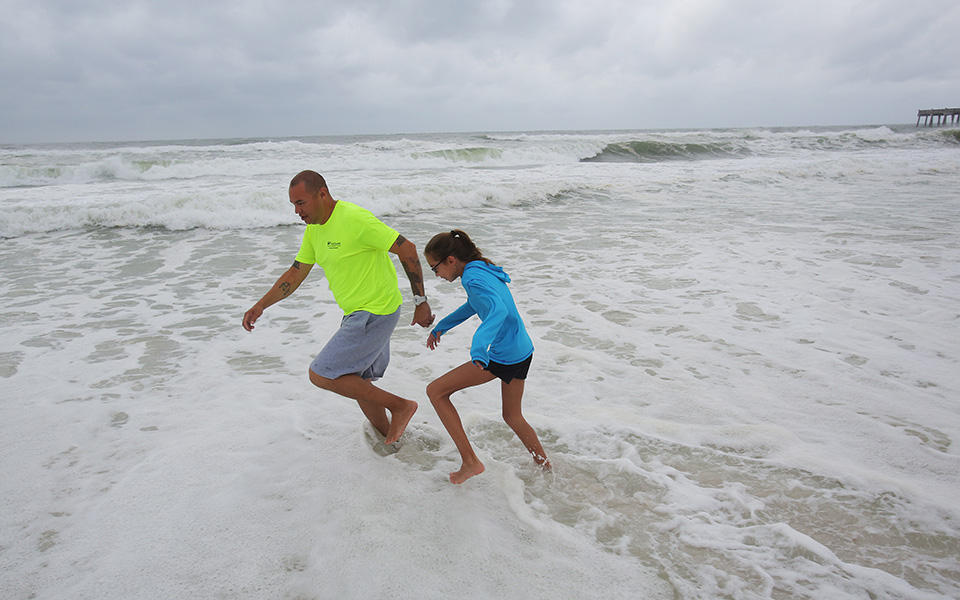 Σε επιφυλακή η Φλόριντα για τον κυκλώνα Μάικλ (φωτογραφίες)-3