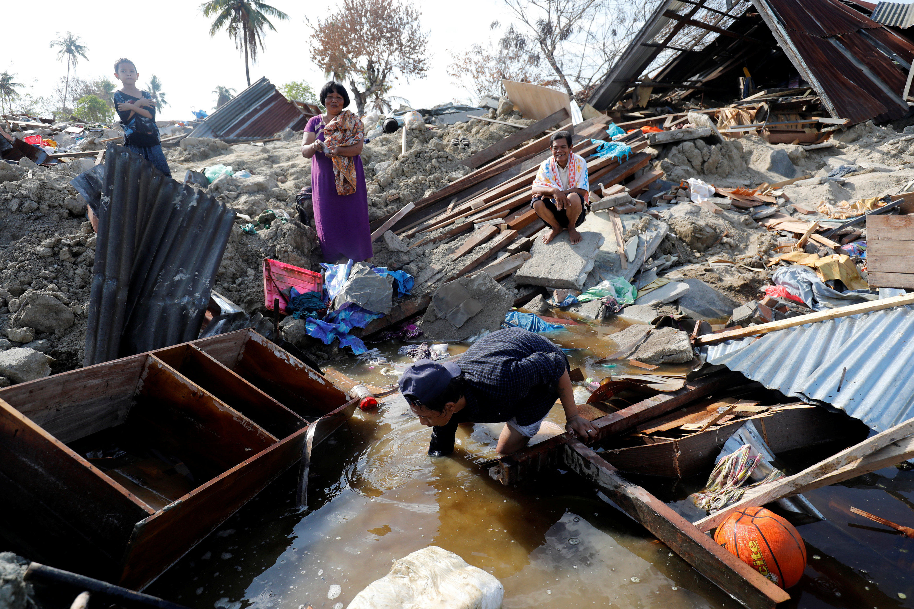 Ινδονησία: 2.045 οι νεκροί και 5.000 οι αγνοούμενοι – Τερματίζεται αύριο η επιχείρηση διάσωσης-2