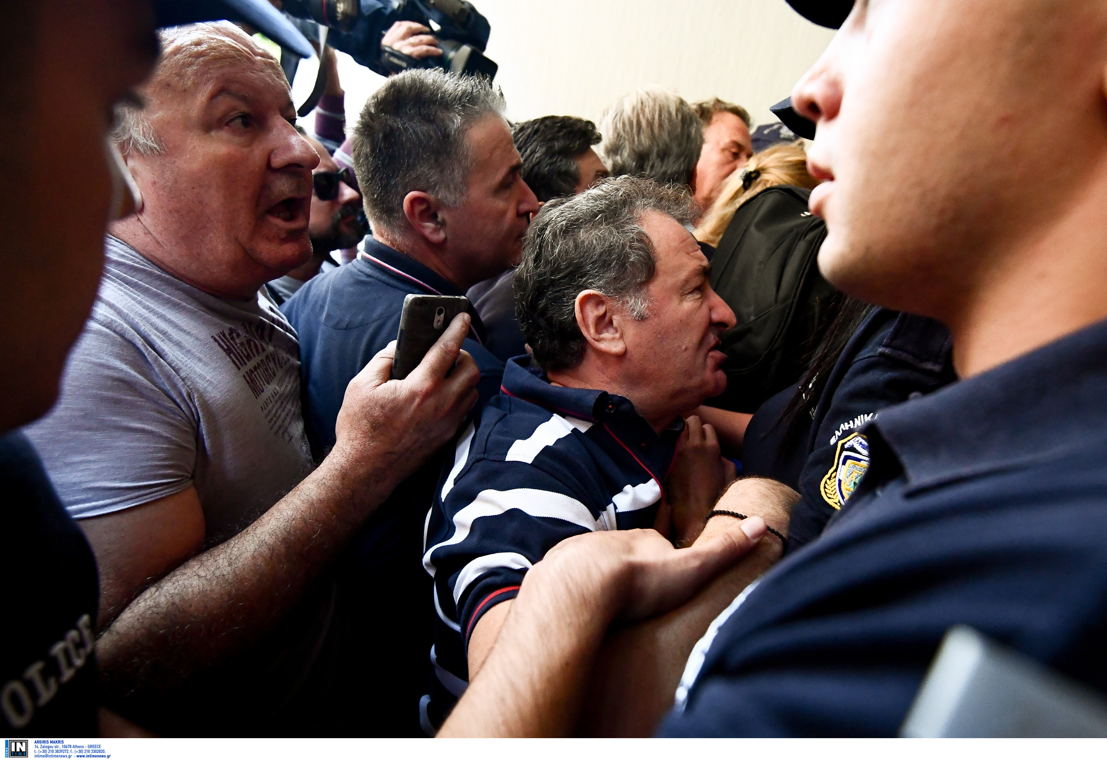 Ενταση στην πορεία της ΠΟΕΔΗΝ στο υπ. Υγείας (φωτογραφίες)-1