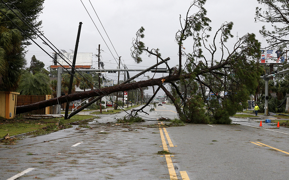 ΗΠΑ: Τουλάχιστον ένας νεκρός, πλημμύρες και καταστροφές από τον κυκλώνα Μάικλ-1