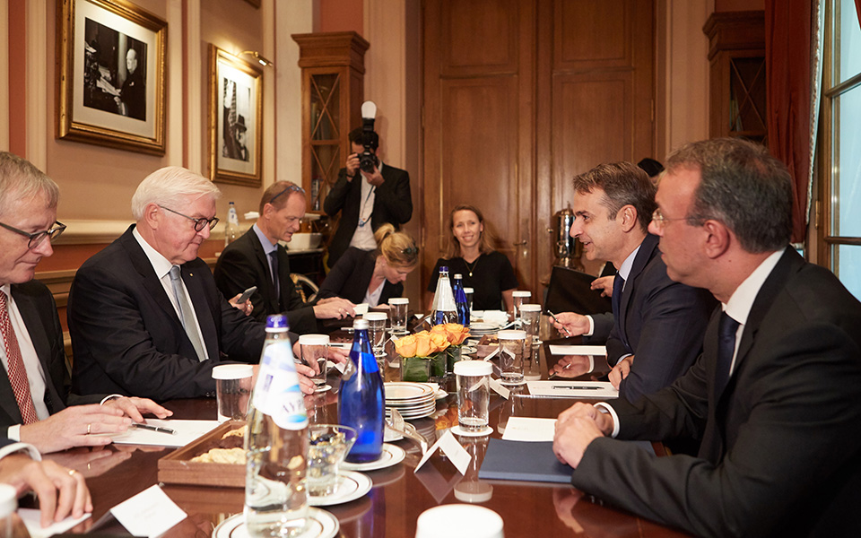 Το θέμα των συντάξεων έθεσε ο Μητσοτάκης στον Σταϊνμάγερ-1