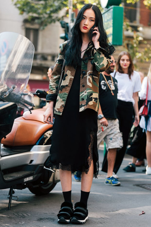 6 fresh τρόποι να φορέσεις το νεγκλιζέ φόρεμά σου αυτό το Φθινόπωρο-4