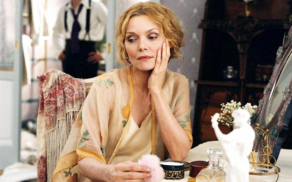 Πίσω από ένα ανδρικό όνομα-1