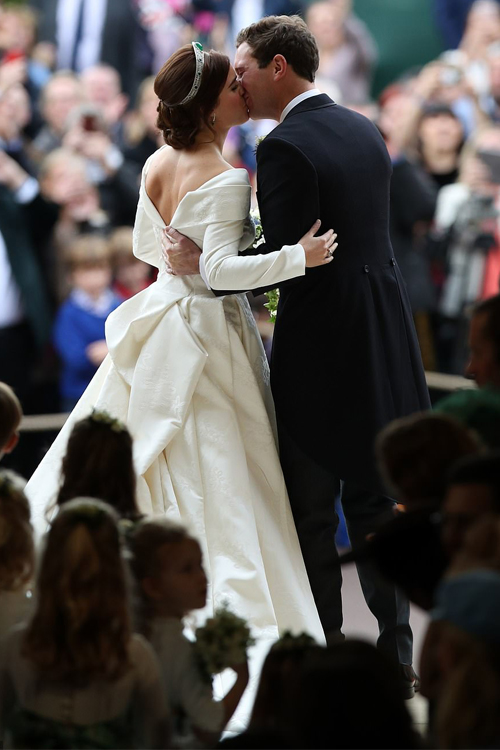 Η πριγκίπισσα Ευγενία ήθελε να στείλει ένα όμορφο μήνυμα με το νυφικό της!-4