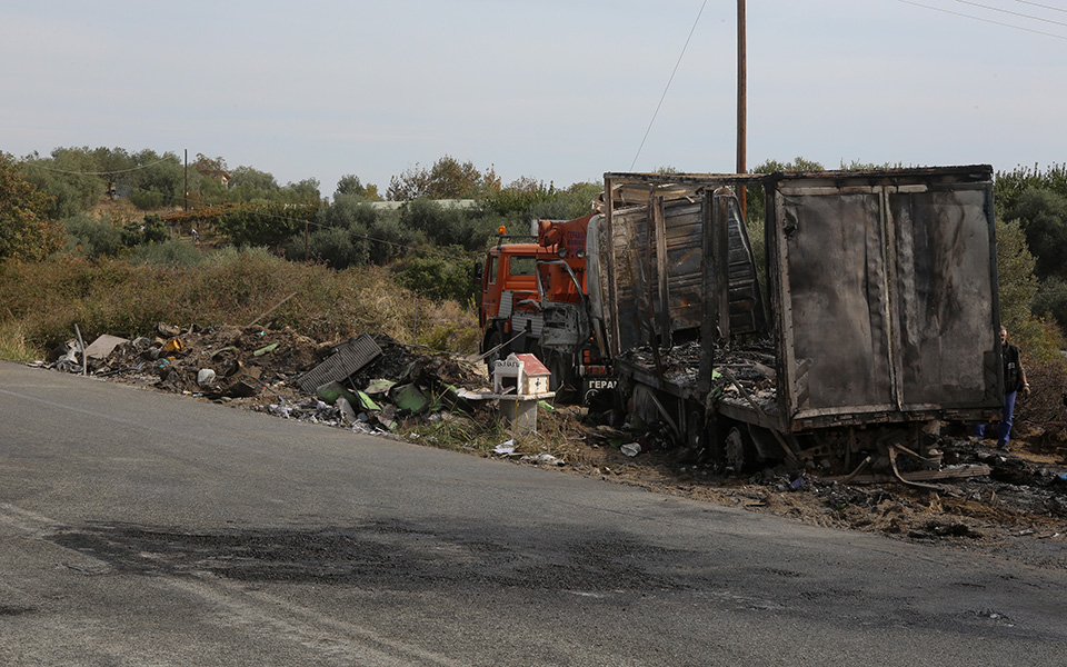 Καβάλα: Απανθρακώθηκαν 11 μετανάστες σε τροχαίο – Σε υπόθεση διακίνησης αλλοδαπών εμπλέκεται το όχημα (φωτογραφίες)-5