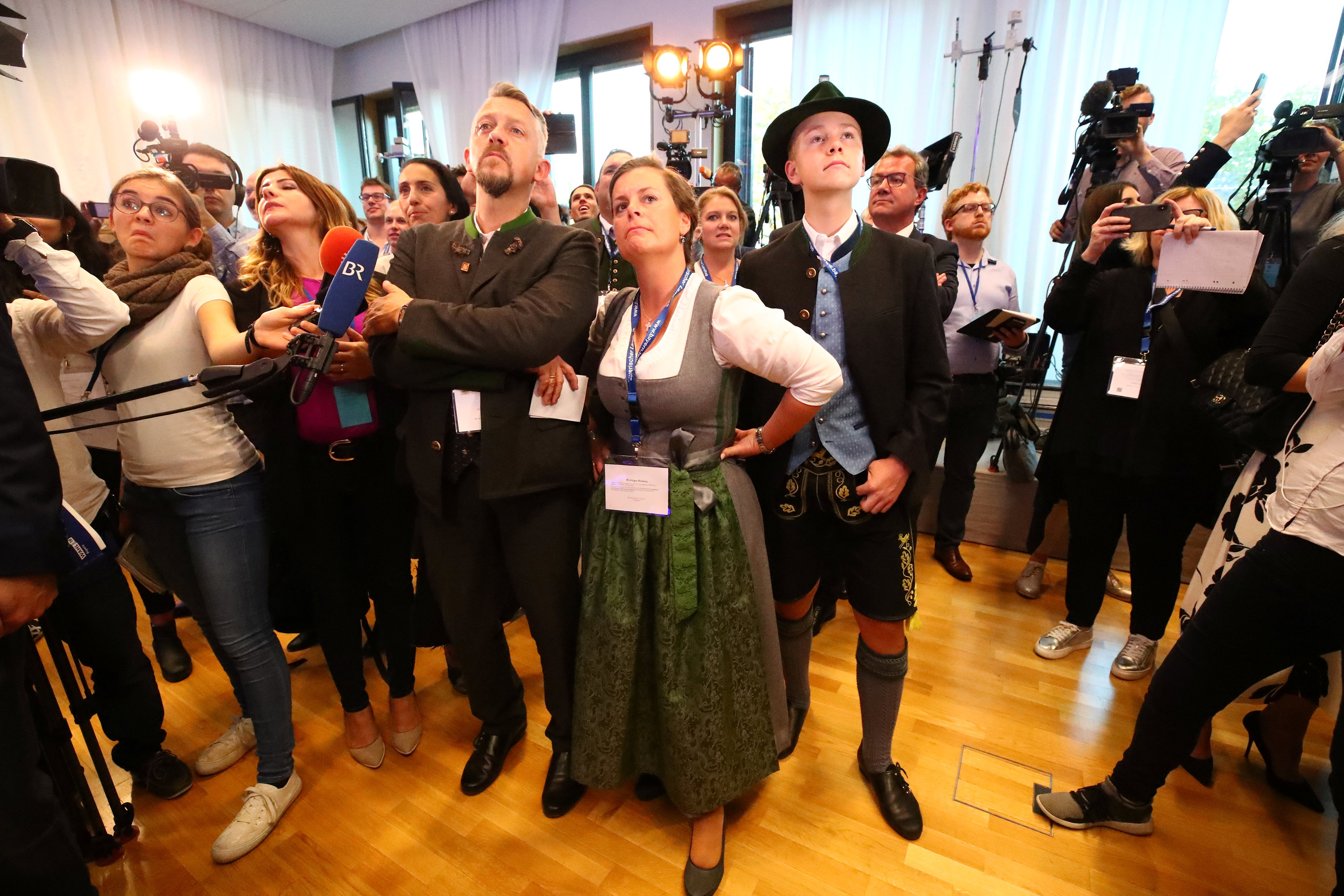 Πλήγμα για το CSU στη Βαυαρία, χάνει 12 μονάδες – Δεύτερο κόμμα οι Πράσινοι, πέμπτο το SPD-5