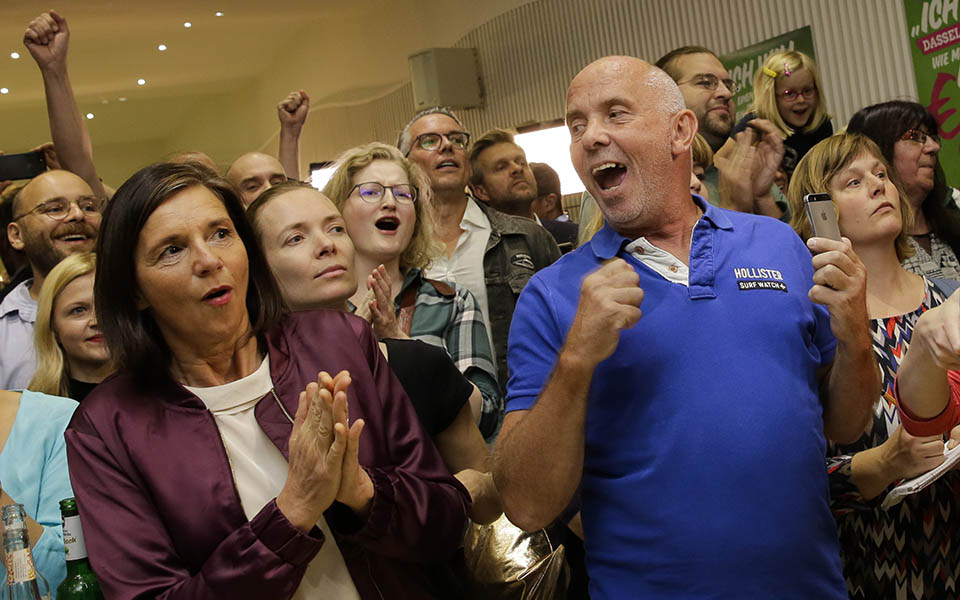 Πλήγμα για το CSU στη Βαυαρία, χάνει 12 μονάδες – Δεύτερο κόμμα οι Πράσινοι, πέμπτο το SPD-2