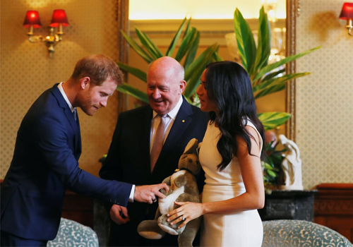 Tα πρώτα δώρα για το βασιλικό μωρό και η αντίδραση της Meghan!-2