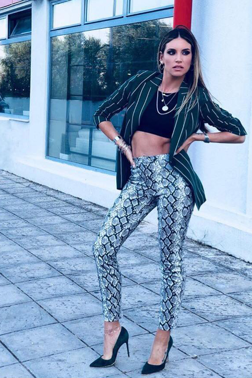 Η Αθηνά Οικονομάκου απογείωσε το print της σεζόν με δύο θεϊκά σύνολα!-1