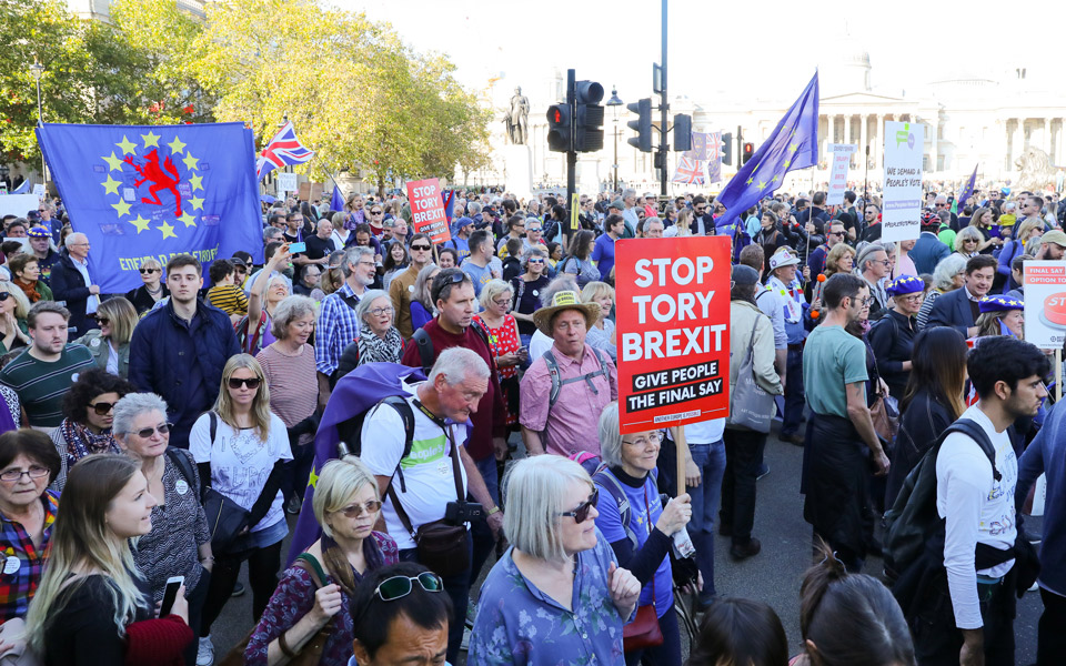 Brexit: Νέο δημοψήφισμα ζήτησαν εκατοντάδες χιλιάδες διαδηλωτές στο Λονδίνο (φωτογραφίες)-2