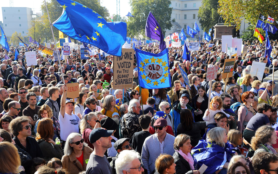 Brexit: Νέο δημοψήφισμα ζήτησαν εκατοντάδες χιλιάδες διαδηλωτές στο Λονδίνο (φωτογραφίες)-1