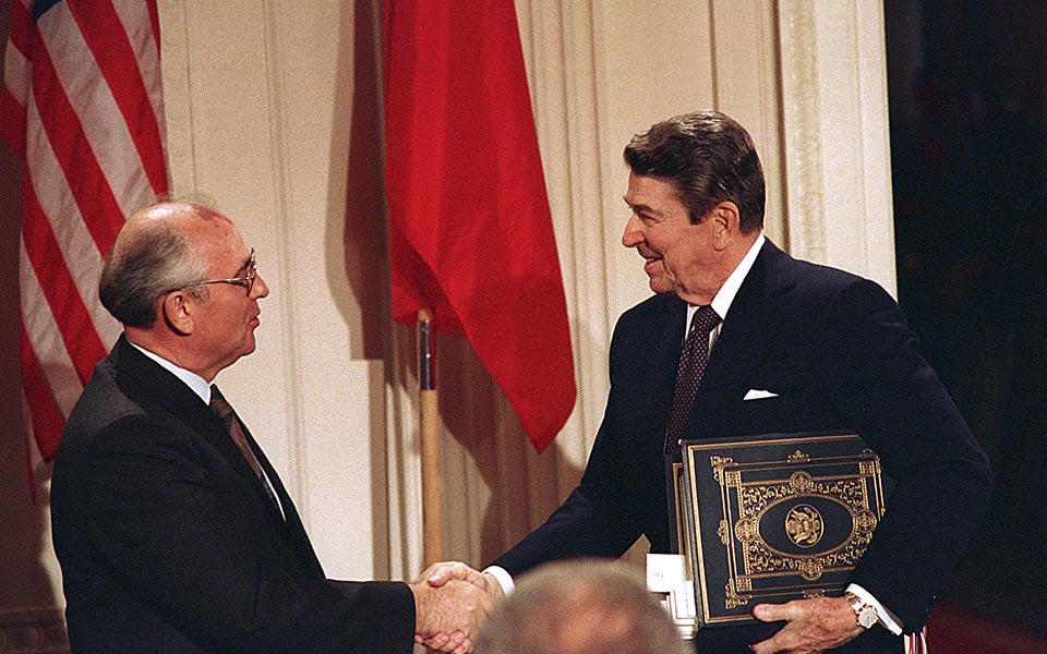 Ο Πούτιν υπέγραψε την αναστολή της συμμετοχής της Ρωσίας στη συνθήκη για τα πυρηνικά INF-1