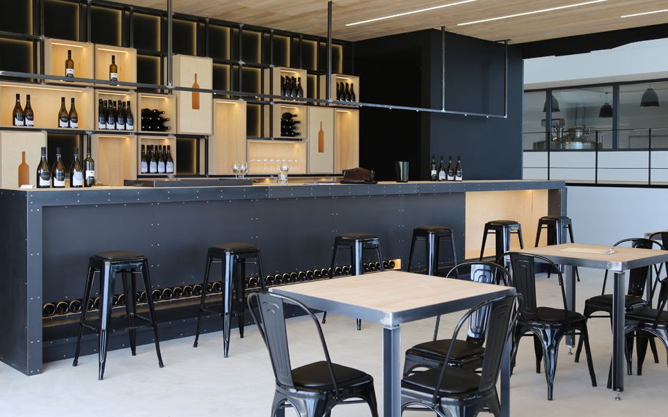 Ενα ξεχωριστό οινοποιείο στη Σαντορίνη-1