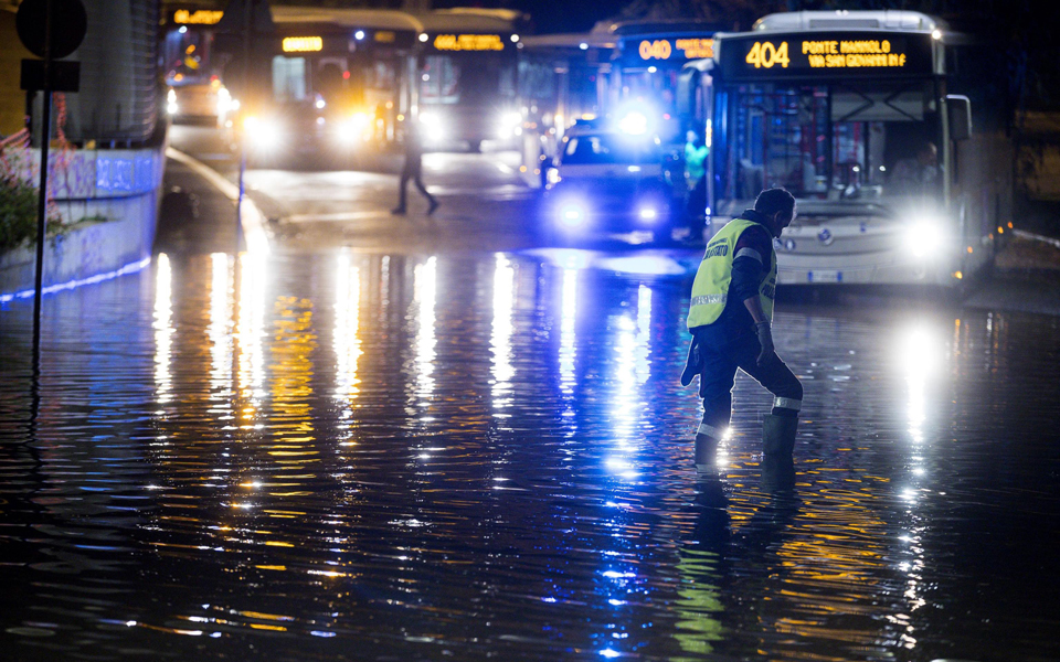 Ισχυρή χαλαζόπτωση έπληξε τη Ρώμη – Έκλεισαν δρόμοι από το χαλάζι (φωτογραφίες-βίντεο)-2