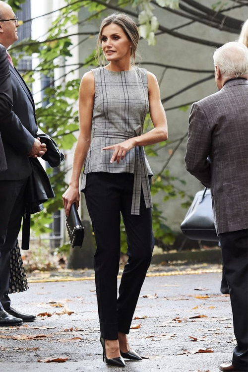 Η βασίλισσα Λετίσια μόλις φόρεσε το Zara τοπ που όλες θέλουμε στη ντουλάπα μας-1