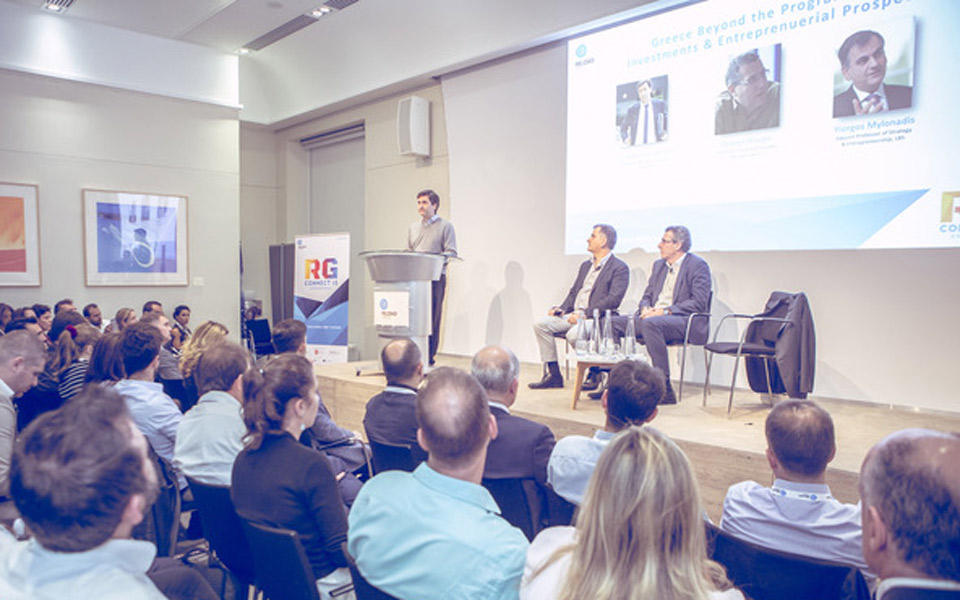 Στιγμιότυπα από ένα συνέδριο που ανοίγει τα φτερά του-1